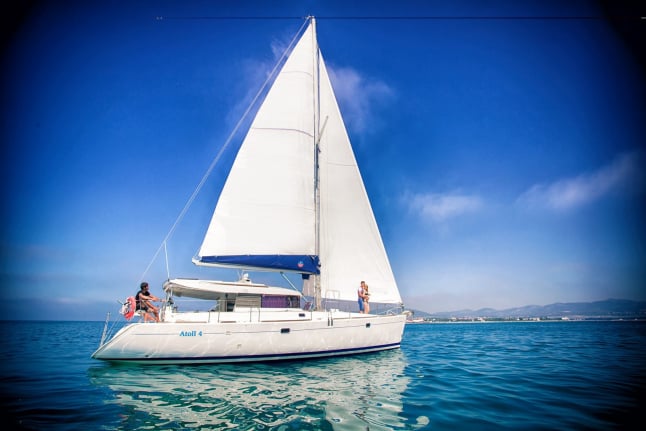 Аренда парусной яхты Морская фея французской верфи Dufour Yachts идеально подходит как для аренды так и небольших прогулок в акватории Геленджика и его окрестностей в компании до 10 гостей, так и для длительных круизных и чартерных переходов в компании до 4 - 8 человек. Длина 14 m Ширина 4.5 m  До Человек 10 10000₽/Час   +79094664464  WhatsApp